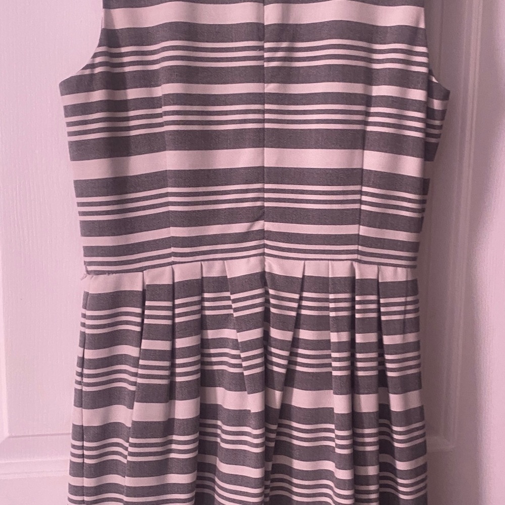 Very comfortable nice dress grey and white, great summer dress